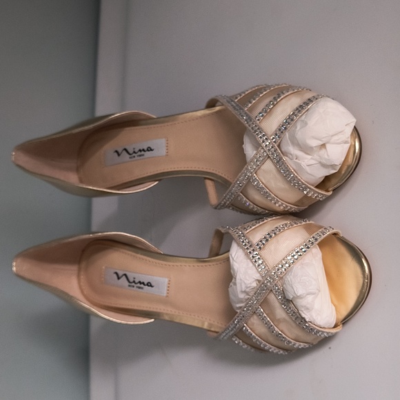 Nina Gold sandals 9 - Picture 1 of 4